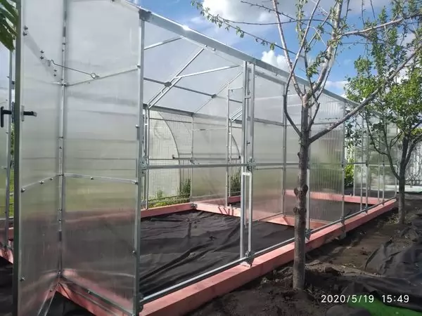 Перегородка для прямостенных теплиц с двухскатной крышей Перегородка для прямостенных теплиц с двухскатной крышей