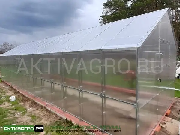 Теплица «Ударница Англичанка», ширина 2.5/3 м, труба 20х20 + 20х20 Теплица «Ударница Англичанка», ширина 2.5/3 м, труба 20х20 + 20х20